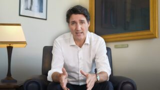Vidéo : Justin Trudeau annonce une réduction majeure de l'immigration au Canada