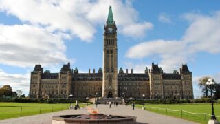 Suspension des demandes de parrainage pour les parents au Canada