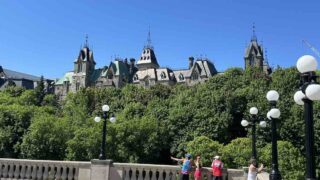 2026-2028 : moins de temporaires, mais un nouveau programme vers la résidence permanente