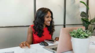 Comment détourner les obstacles invisibles freinant les entrepreneurs immigrants