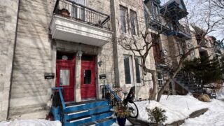 Quel revenu faut-il pour acheter une maison au Canada à l’hiver 2026?