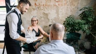 Restauration : la pénurie de main-d’œuvre relance le débat sur les travailleurs étrangers temporaires