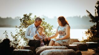 Le Canada ferme la porte aux nouvelles demandes de parrainage des parents et grands-parents